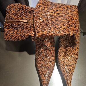 Elegant Brown Snakeskin Wedges